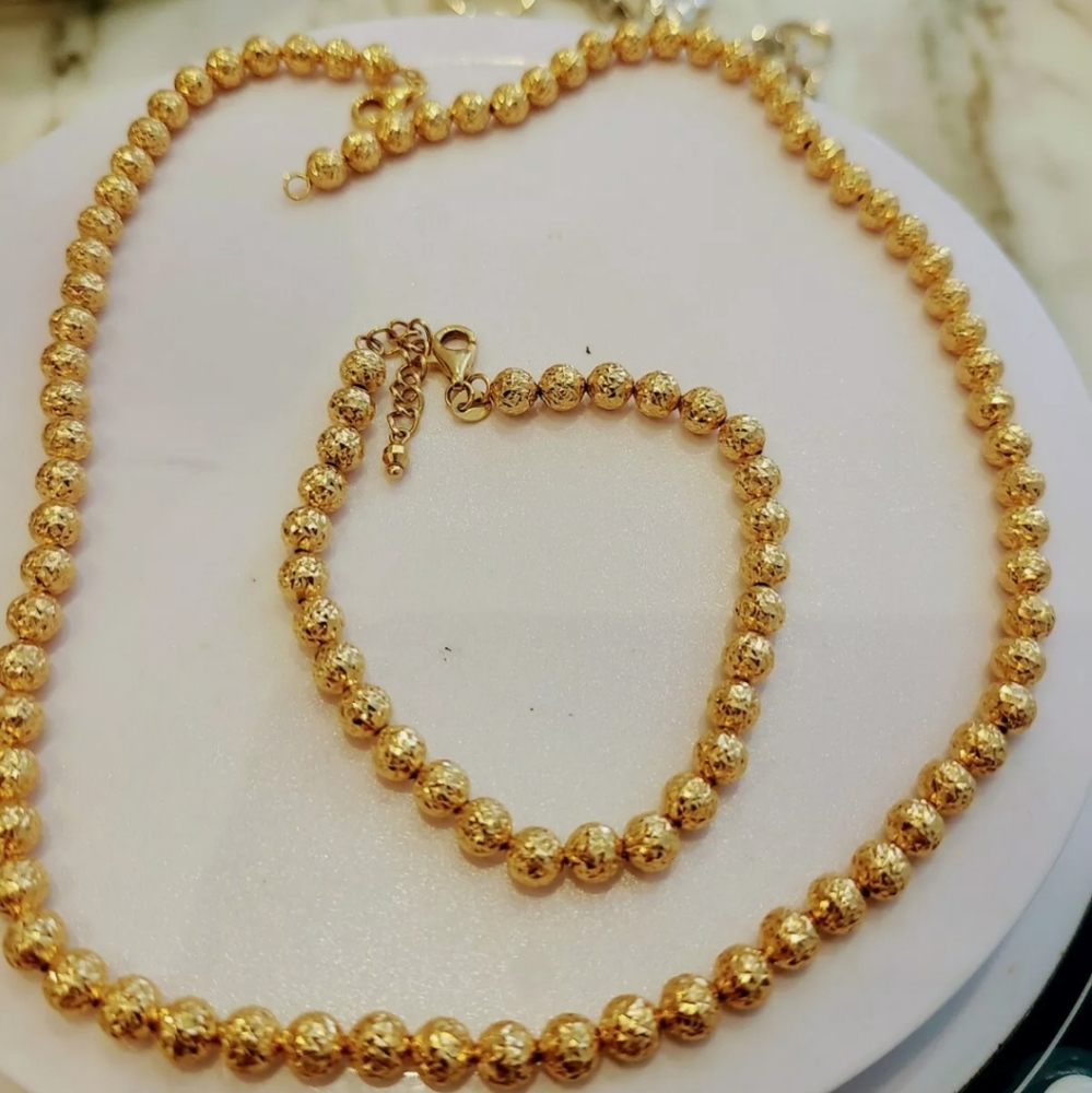 18k Solid YG 15.9 Grams. Necklace and Bracelet Set